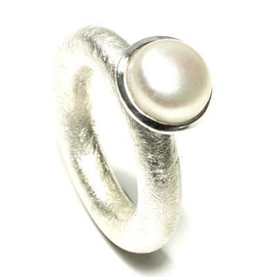 Silber Ring matt mit Perle