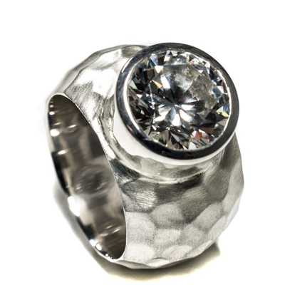 Silber Ring mit einer grossen Zirkonia